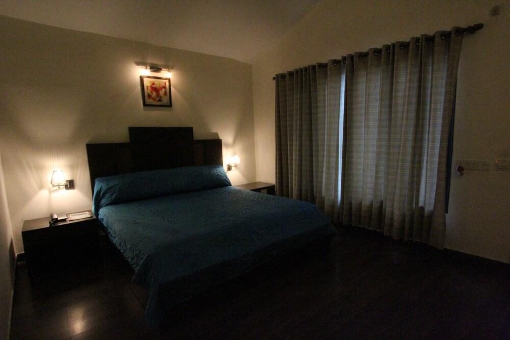 เดอะ ไพน์ เครสท์ Hotel บีมตาล ภายนอก รูปภาพ