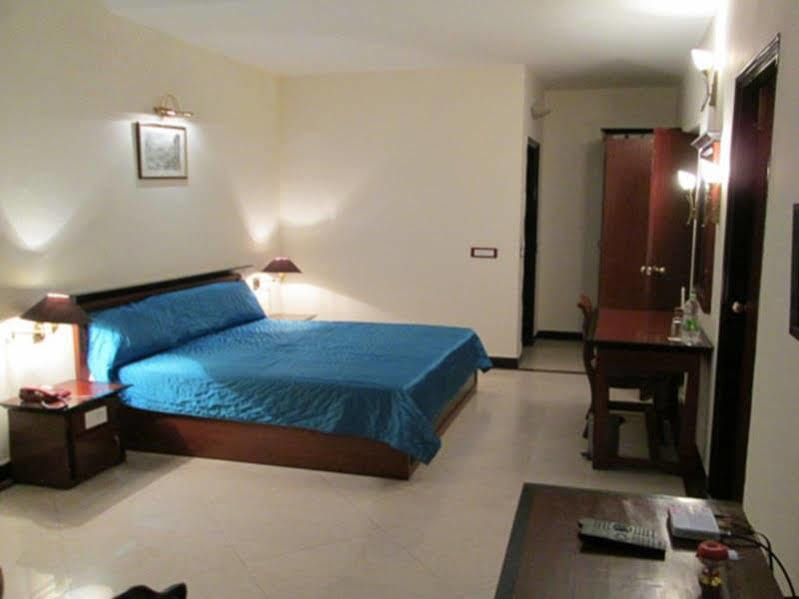 เดอะ ไพน์ เครสท์ Hotel บีมตาล ภายนอก รูปภาพ